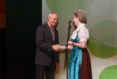 Helmut Kober erhält die Ehrennadel des Landes Baden-Württemberg