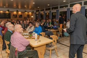 Volles Haus in der Sportstätte Kreuzeiche in Reutlingen beim Ehrungsabend des DAV Reutlingen